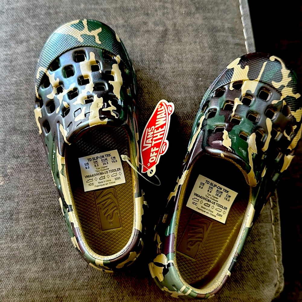 NWT toddler size 9 Vans Slip-On TRK Shoes